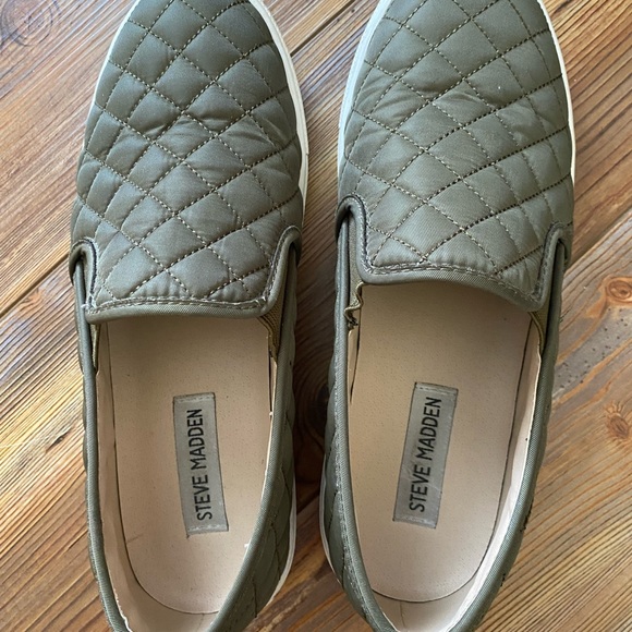 Steven Madden ECENTRCQ Slip ons // Green // Size 8.5 - Picture 6 of 8
